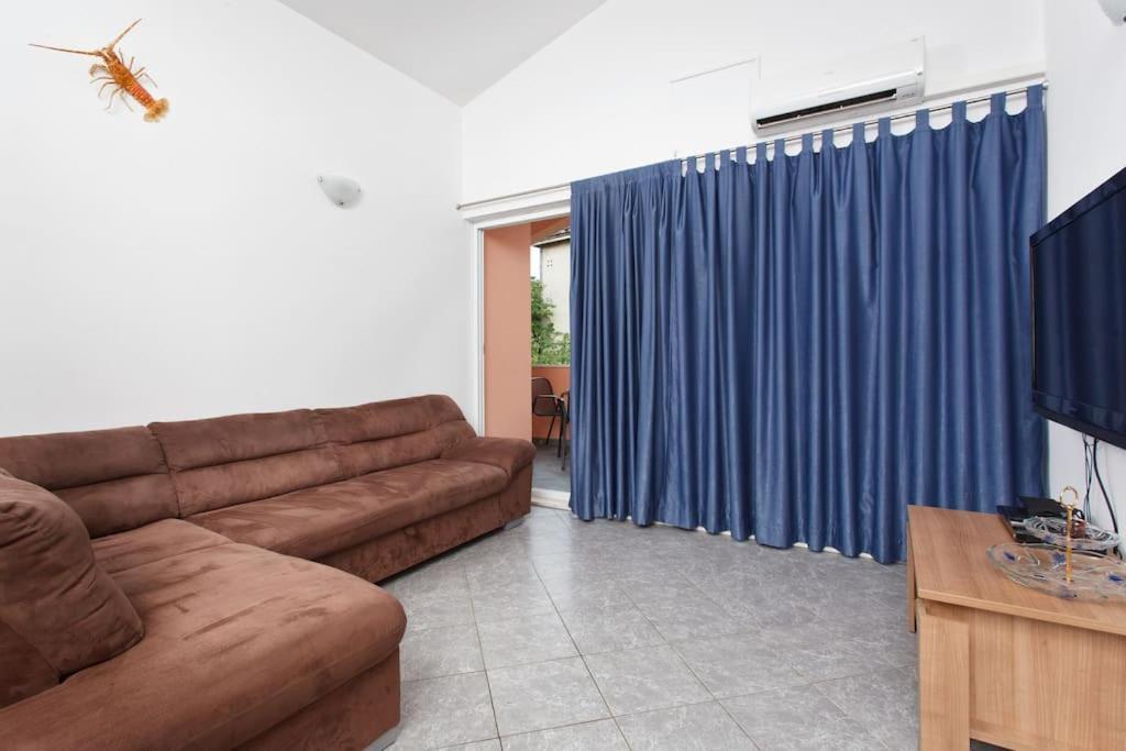 Apartments Mani Trogir Exterior photo