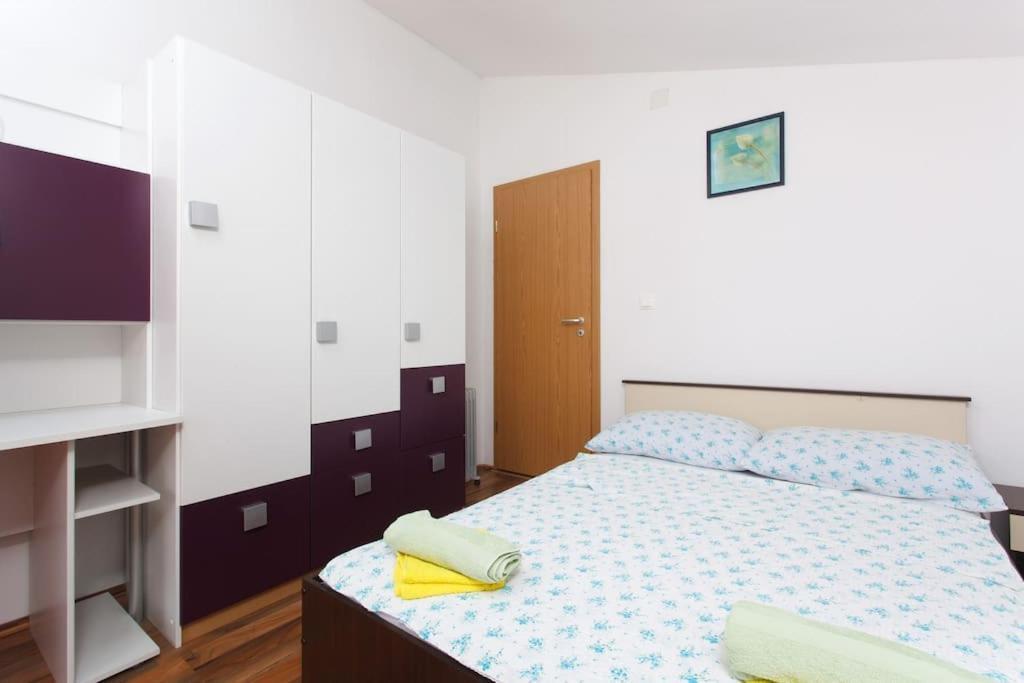 Apartments Mani Trogir Exterior photo